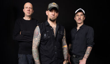 Jon Larsen recuerda el momento más terrorífico de Volbeat en un concierto: “Algo iba mal; busqué con la mirada al tipo que tiene el botón del hombre muerto”