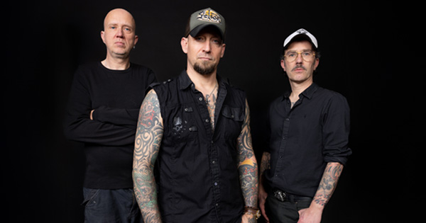 Jon Larsen recuerda el momento más terrorífico de Volbeat en un concierto: “Algo iba mal; busqué con la mirada al tipo que tiene el botón del hombre muerto”