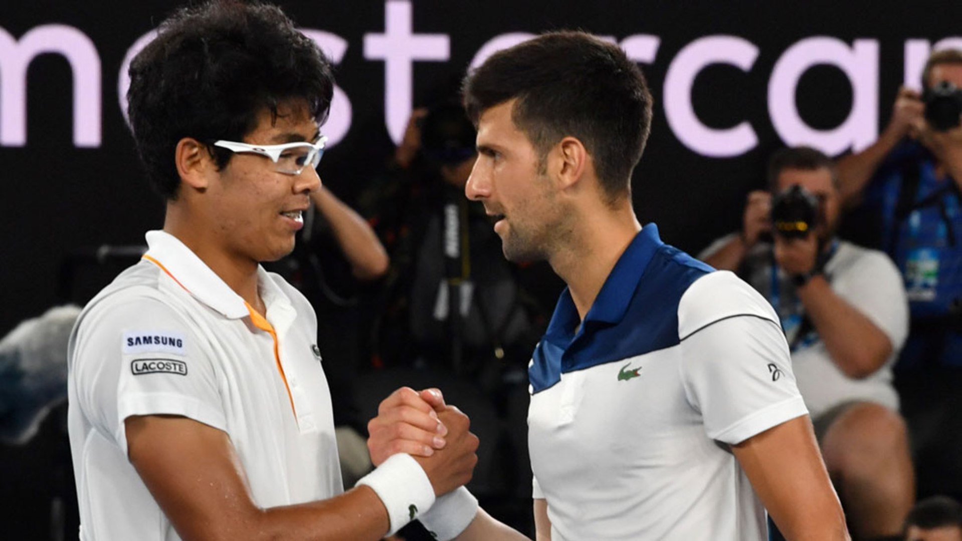 El coreano Hyeon Chung y Djokovic.