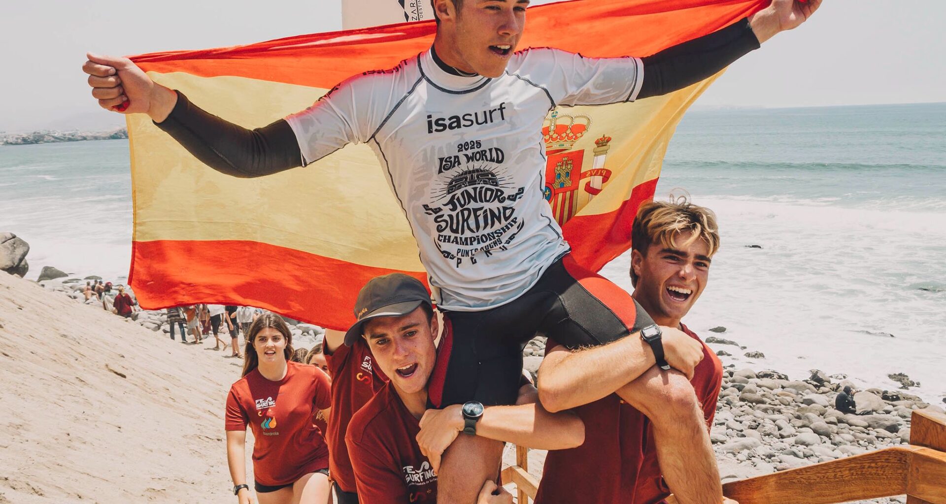 Dylan Donegan y Sol Borelli, campeones del mundo júnior en el ISA World Junior Surfing Championship 2025