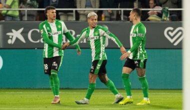 Deossa, el Cucho y Antony celebran el gol del delantero colombiano (Paula de la Cruz / @paulacrz__)