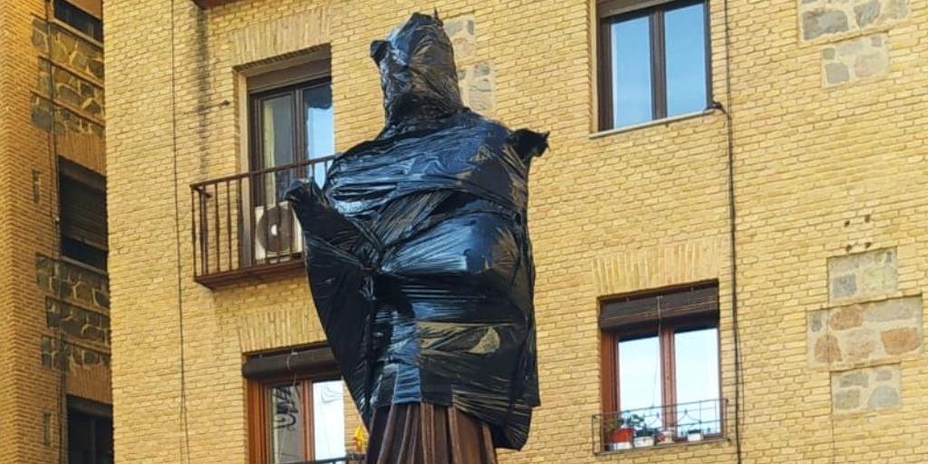 «Nunca quise hacer una obra bélica, sus manos tienen un gran significado»