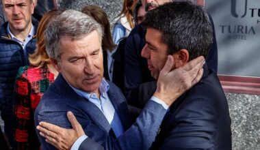 Mazón intercambió mensajes con Feijóo de 20:08 a 23:29 horas la noche de la DANA: "Un puto desastre va a ser esto presi" | Política