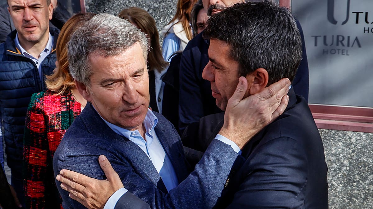 Mazón intercambió mensajes con Feijóo de 20:08 a 23:29 horas la noche de la DANA: "Un puto desastre va a ser esto presi" | Política