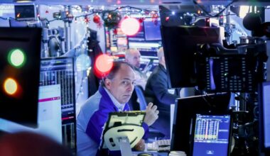 El S&P 500 cae por el desplome de Oracle y el dólar baja tras la decisión de la Fed