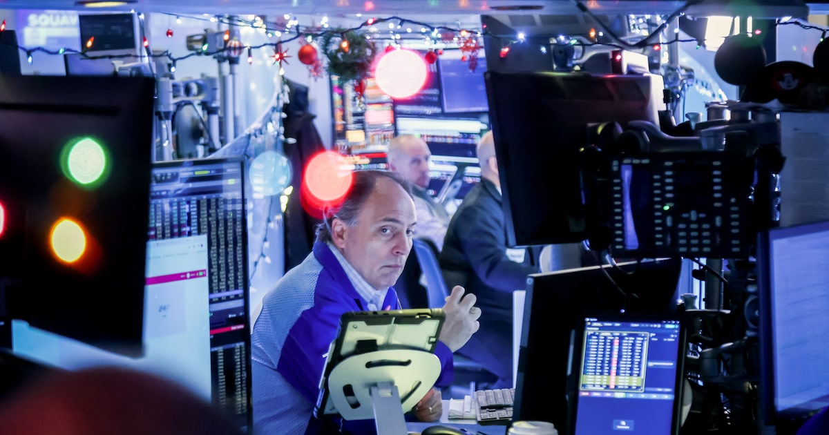 El S&P 500 cae por el desplome de Oracle y el dólar baja tras la decisión de la Fed