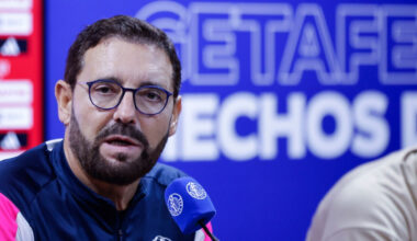 “Cuando le ponen un micrófono... Mi staff y yo lo hablamos"