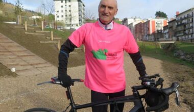 Julio Pascual, en la vaguada de Eitzaga, con su bicicleta.