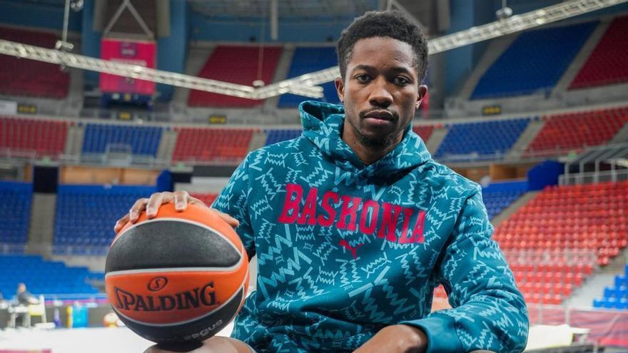 "Me encantaría jugar como 'cuatro', aunque el puesto de pívot también me ofrece ventajas"