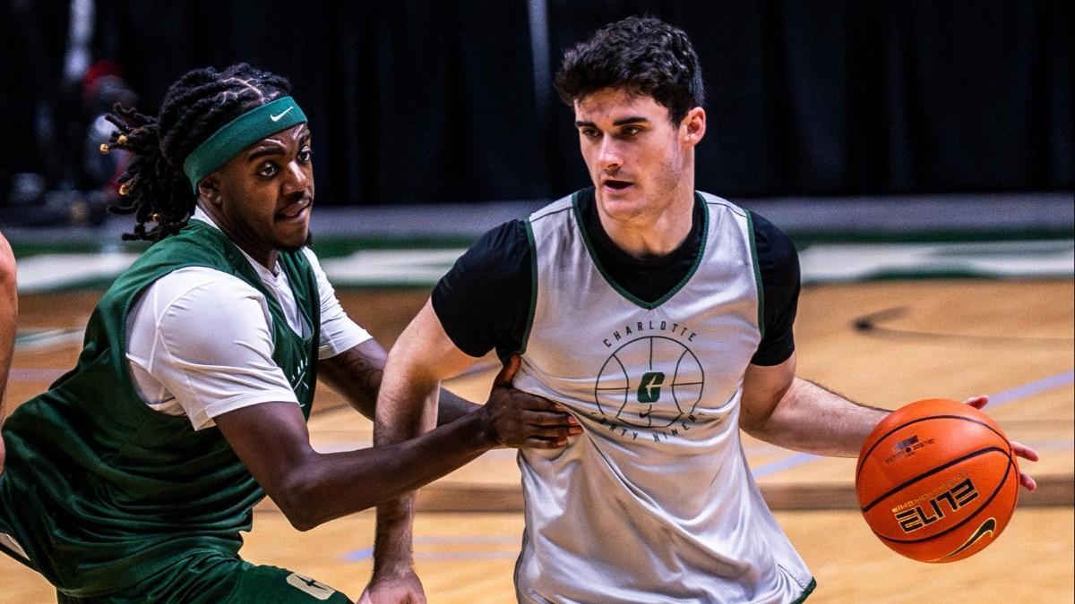 Raul Villar, en un entrenamiento con la Universidad de Charlotte