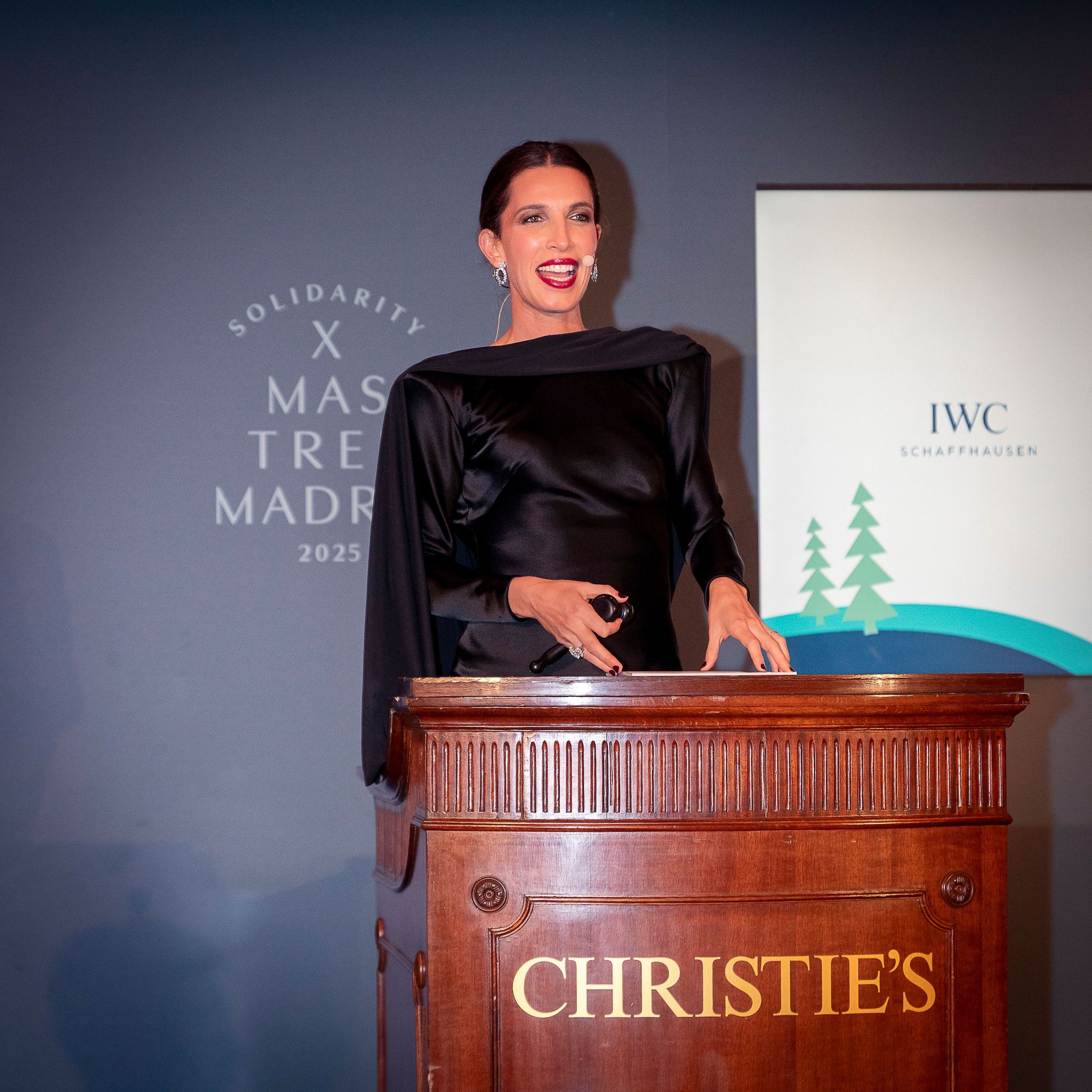 Beatriz Ordovás en la subasta de los árboles navideños