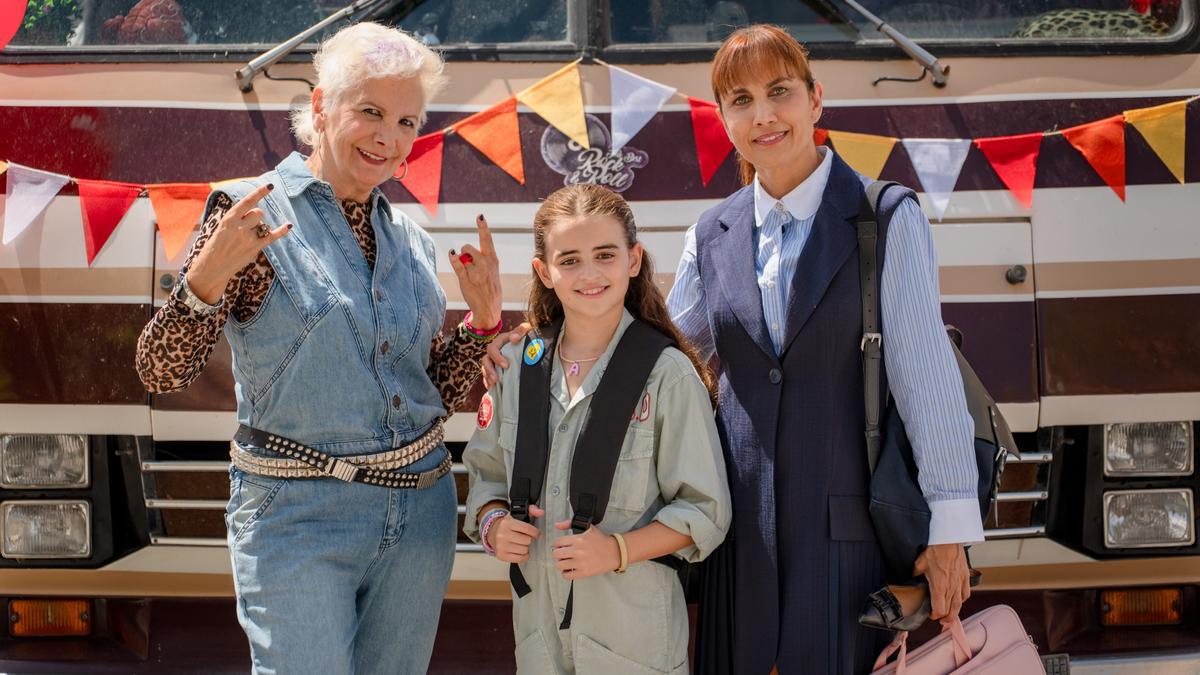 Elena Irureta, Toni Acosta y Carla Pastor protagonizan esta comedia familiar Elena Irureta, Toni Acosta y Carla Pastor protagonizan esta comedia familiar