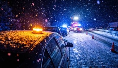 La DGT dice adiós a la baliza V16 y confirma la entrada en vigor de la V27