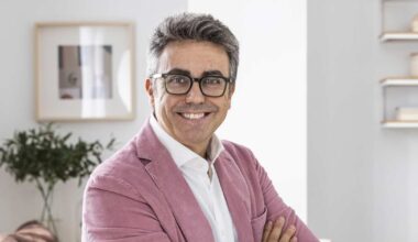 "En casas de personas mayores hay que evitar islas de cocina con una altura única, materiales resbaladizos y falta de apoyo"