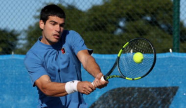 Alcaraz y una burbuja con entrenamientos, canastas y tatuajes para centrarse en el Abierto de Australia
