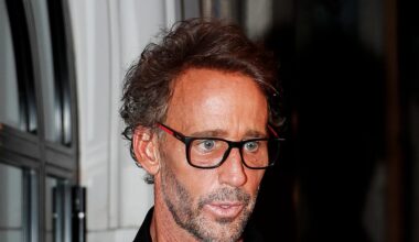 Álvaro Muñoz Escassi prepara una cena para sus grandes amigos de ‘Supervivientes 2025’