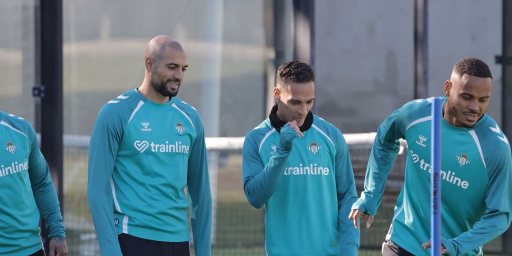 Amrabat se entrena y mira al Betis