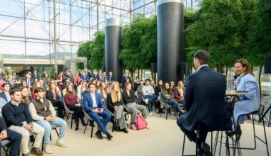 Ana Botín y Rafa Nadal animan a los jóvenes a seguir aprendiendo para afrontar los desafíos del futuro