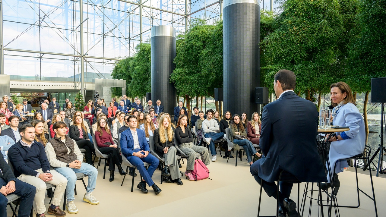 Ana Botín y Rafa Nadal animan a los jóvenes a seguir aprendiendo para afrontar los desafíos del futuro