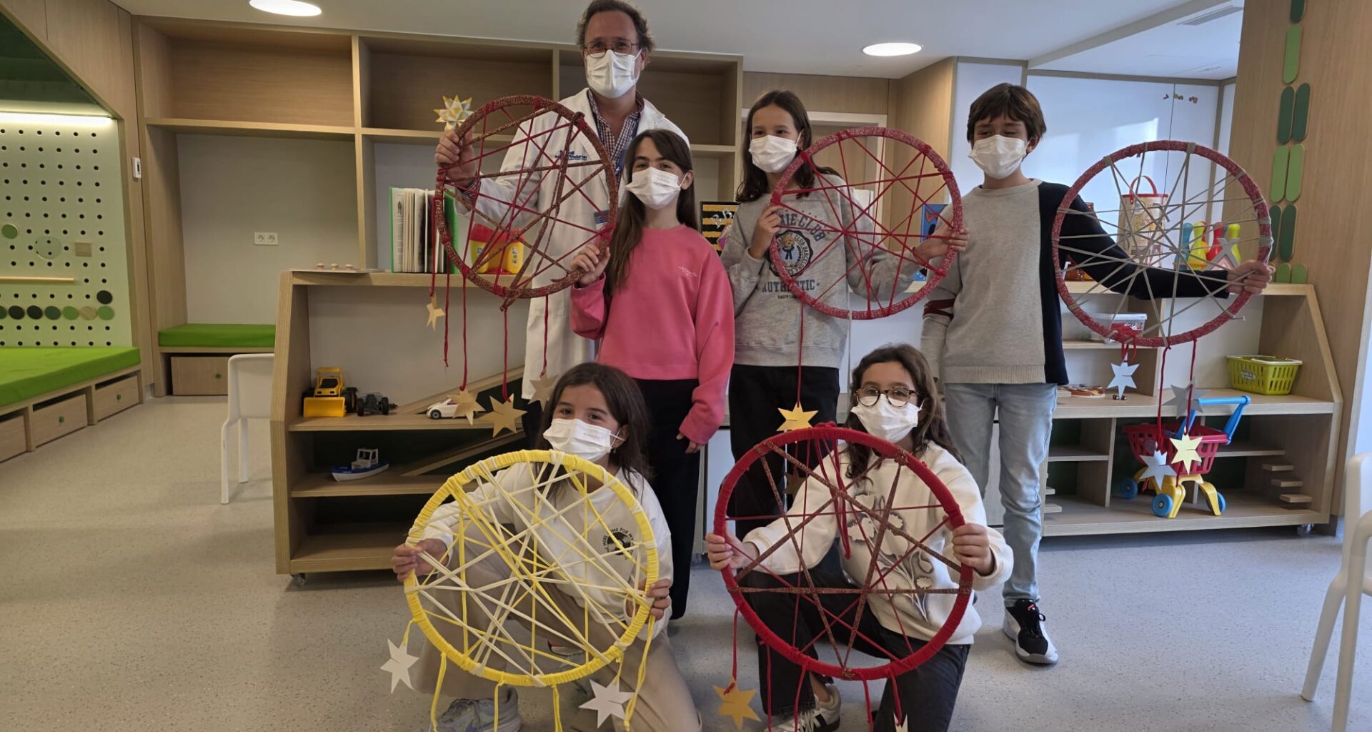 Niños y niñas de la Fundación Collserola decoran de nuevo el