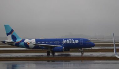 Avión de JetBlue cerca de Venezuela evita "colisión en el aire" con aeronave de la Fuerza Aérea de EE.UU.