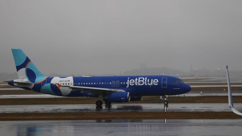 Avión de JetBlue cerca de Venezuela evita "colisión en el aire" con aeronave de la Fuerza Aérea de EE.UU.