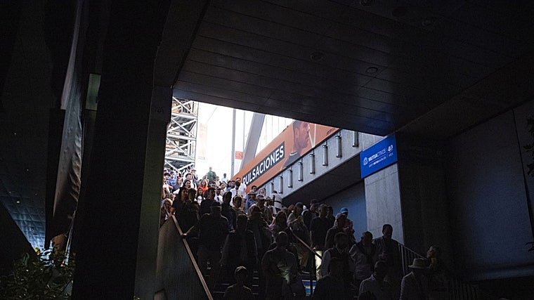 Los pasillos de la Caja Mágica, a oscuras