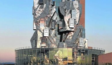 Gehry deslumbra en Arlés con su tornado