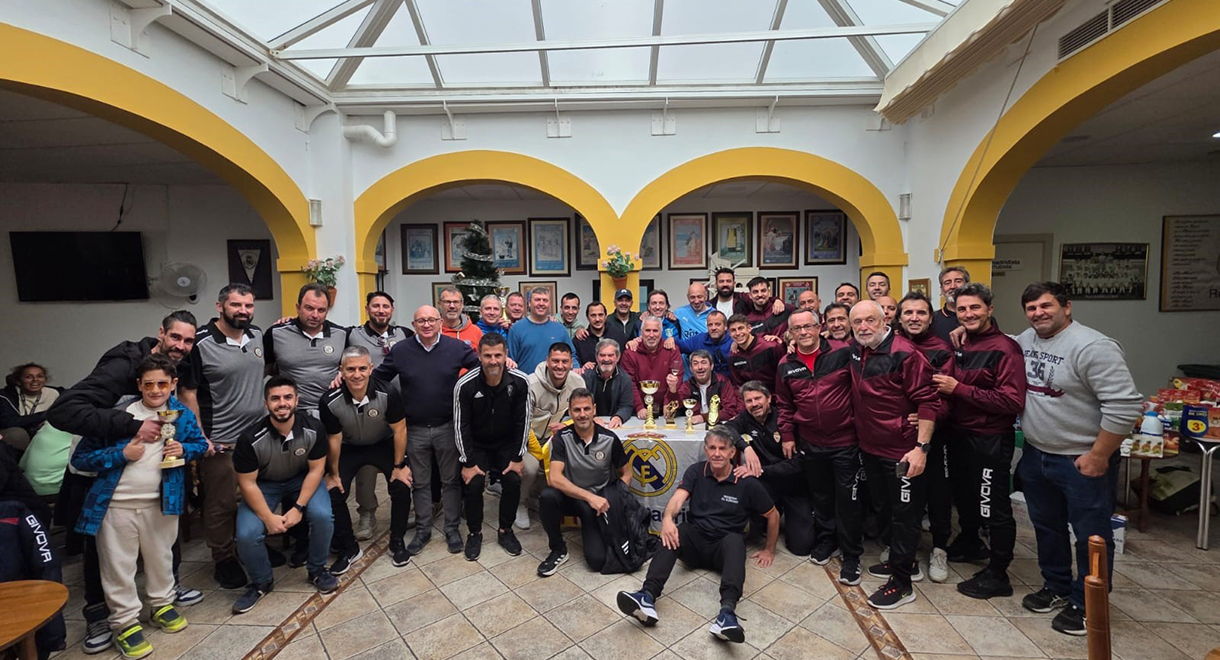 El XIII Trofeo de Navidad de Fútbol 11 Veteranos de la Peña Madridista Portuense vuelve a volcarse con la solidaridad