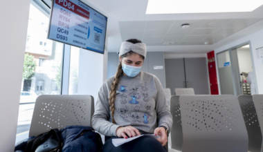 Sanidad recomienda usar mascarillas en centros sanitarios - Europa Press