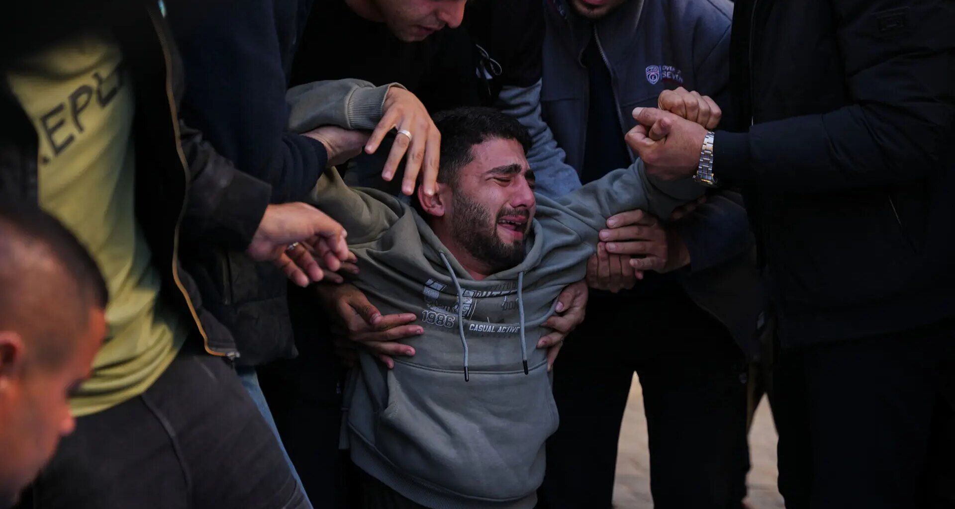 La lluvia y el frío rematan a Gaza