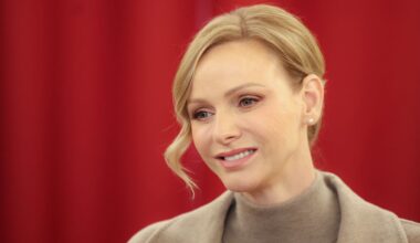 Los detalles del look de Charlene de Mónaco en la felicitación navideña que demuestran su transformación en 2025