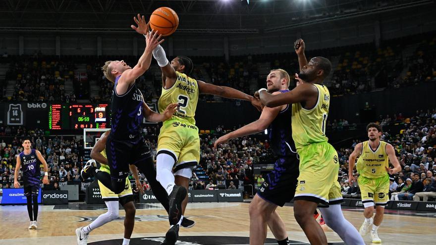 El Surne Bilbao sigue dictatorial en Miribilla y quiere mirar hacia arriba en la tabla (93-75)