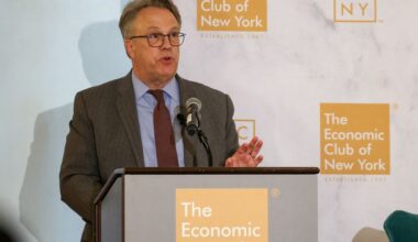 Williams de la Fed no ve necesidad urgente de volver a bajar las tasas: entrevista en CNBC