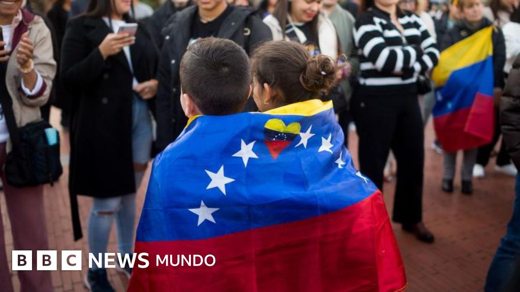 "Mi familia está allá, no puedo decir nada": el miedo de los venezolanos en Miami a opinar sobre la amenaza militar de Trump contra su país