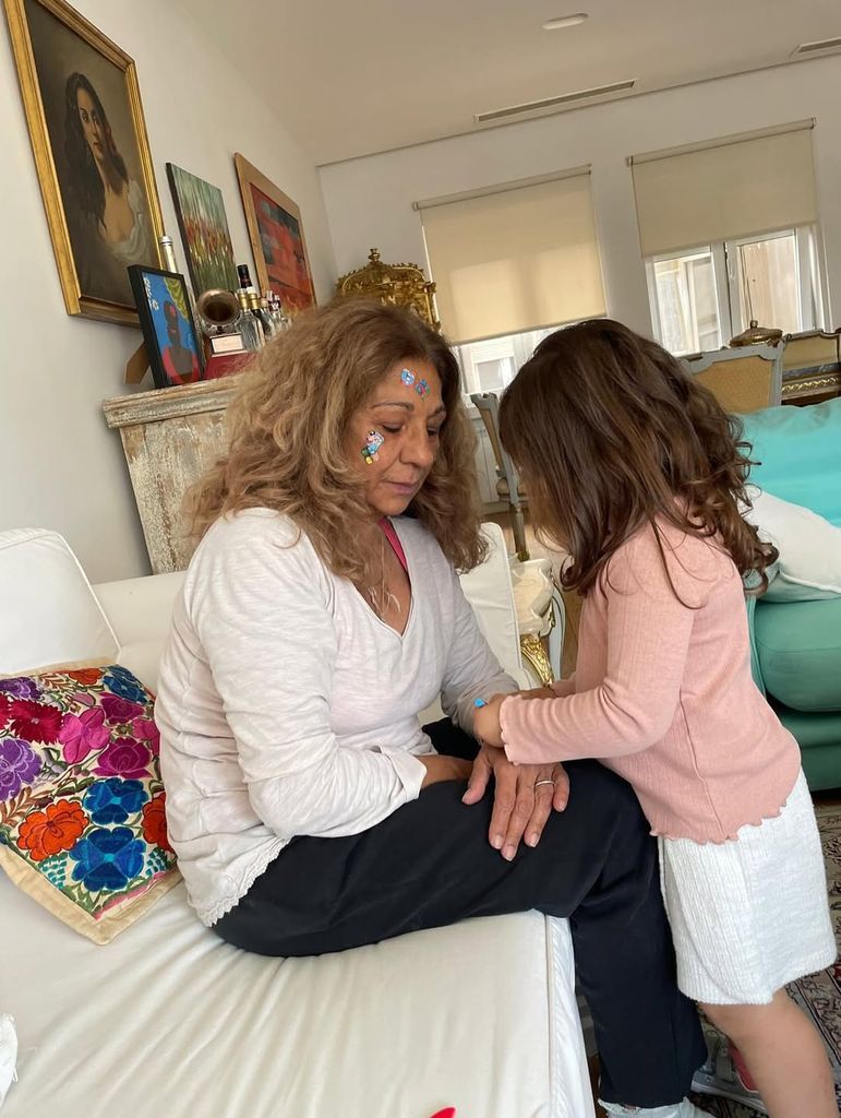 Lolita con su nieta Nala