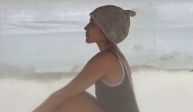 Ana Fernández se atreve a bañarse en agua helada en Laponia: el momento, en vídeo