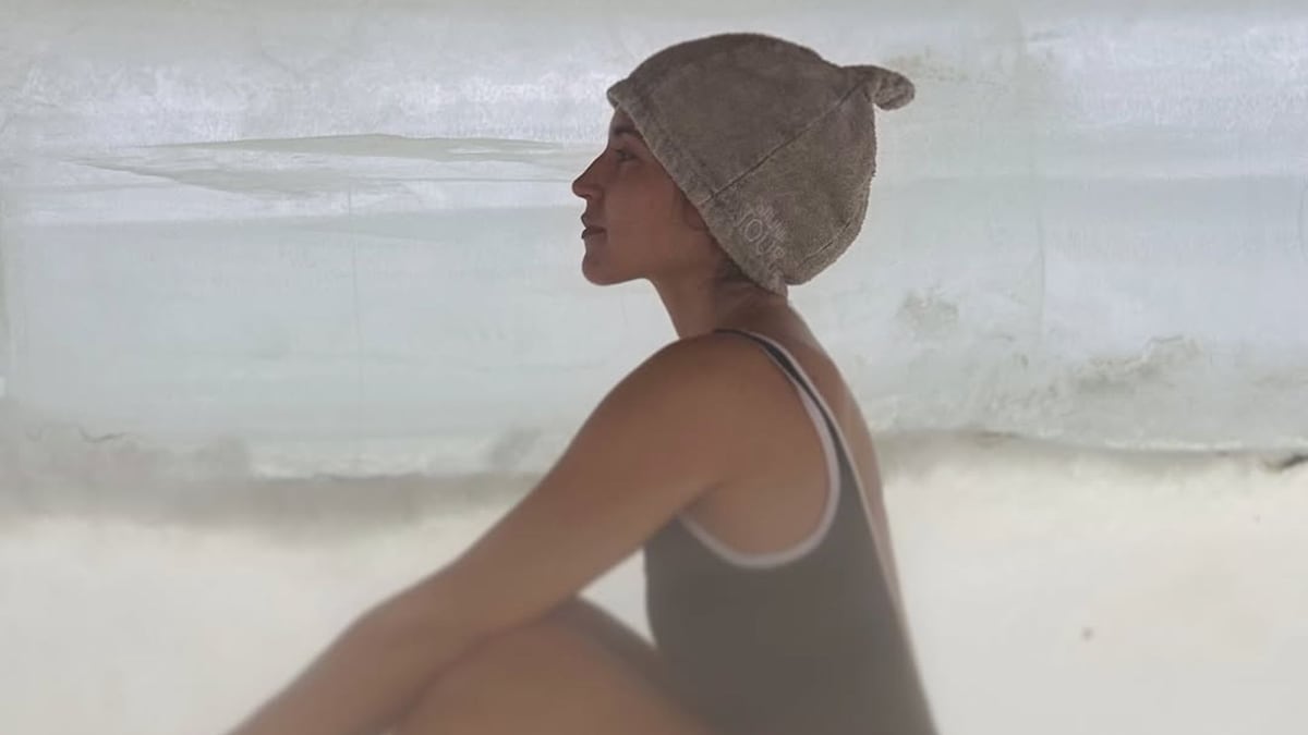 Ana Fernández se atreve a bañarse en agua helada en Laponia: el momento, en vídeo