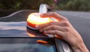 Facua acusa a la DGT de favorecer un «fraude masivo» con las balizas V-16