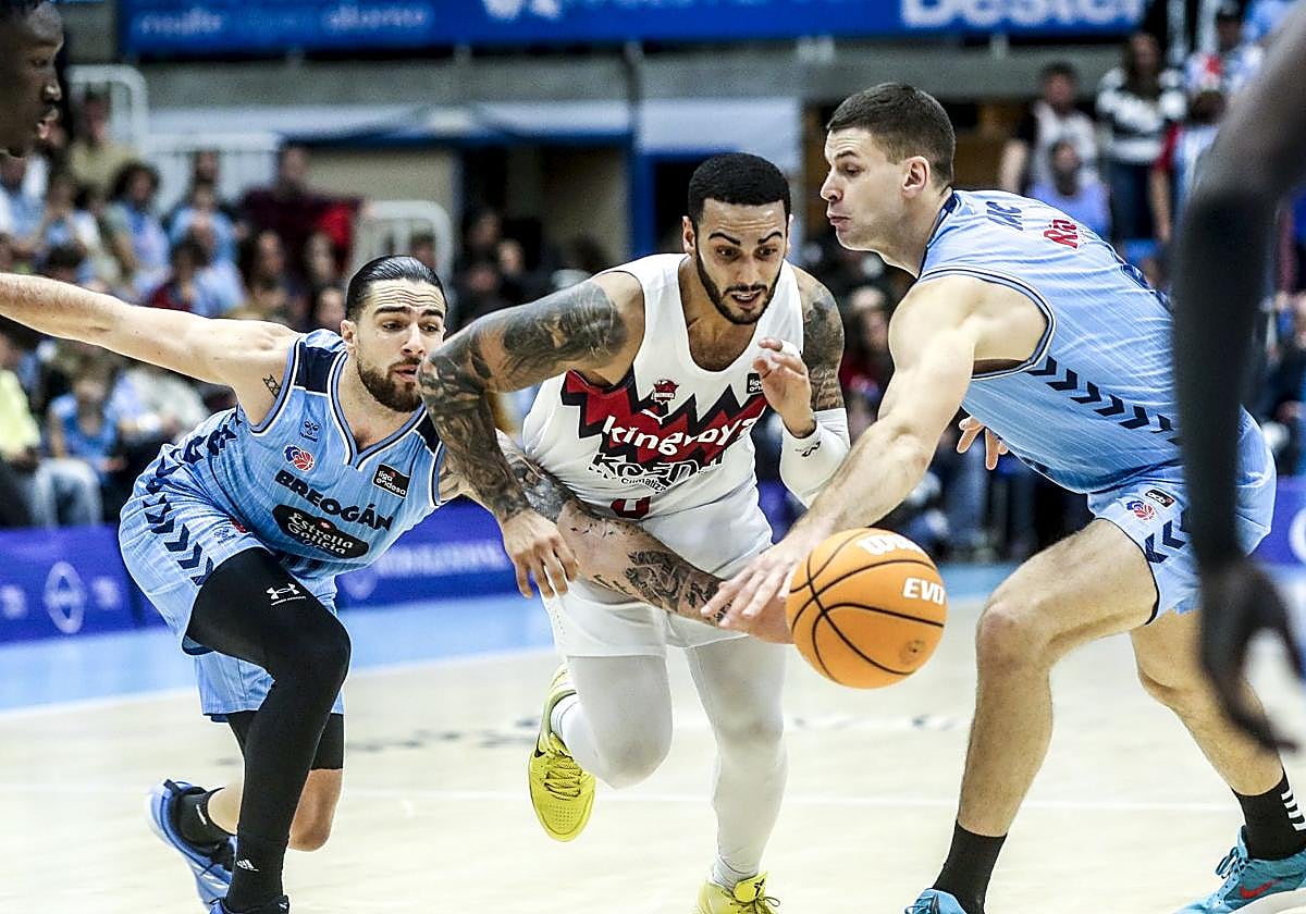 El Baskonia logra controlar el vértigo