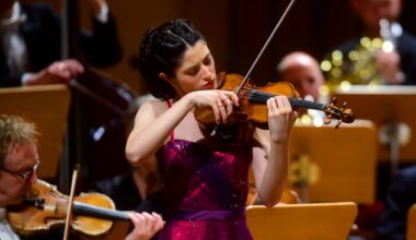 Los reyes de Suecia caen rendidos a la violinista española María Dueñas (23 años) en su histórico concierto de los Nobel
