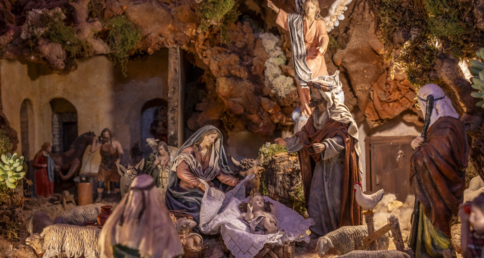 El Belén solidario municipal recibe en el Parque de Sintes a cientos de visitantes