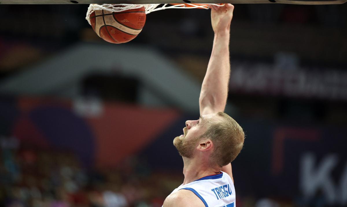 Hlinason, una auténtica 'torre'