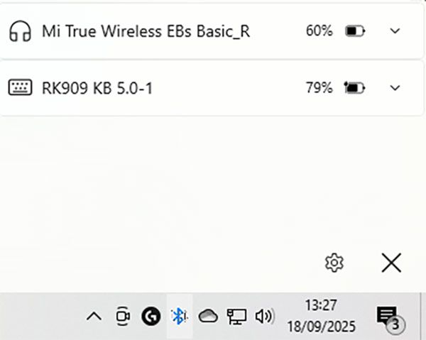 Captura de la interfaz de Bluetooth Level Battery en Windows mostrando un ratón al 90% y unos auriculares al 75% de batería