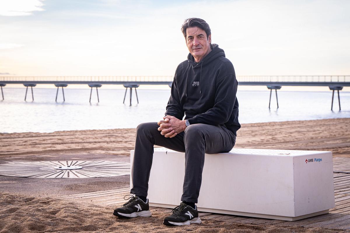 Badalona 05/12/2025 Deportes. Fotos a Jordi Villacampa, exjugador de baloncesto, para la serie Segunda Vida. Pont del Petroli. AUTOR: MANU MITRU