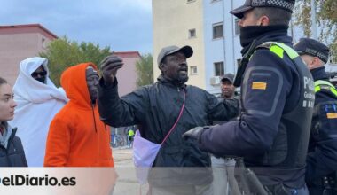 La Guardia Urbana de Badalona echa a los migrantes de la plaza donde habían acampado y les impide cocinar en la calle