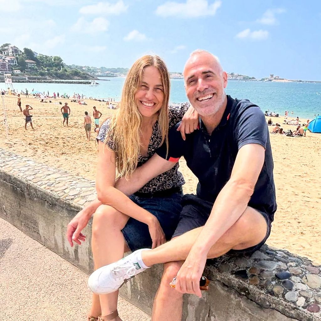 La pareja durante sus vacaciones en la playa