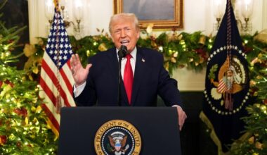 Trump acusa el descontento por la crisis de precios y se tira 18 minutos gritando a la televisión que la grandeza prometida está por venir