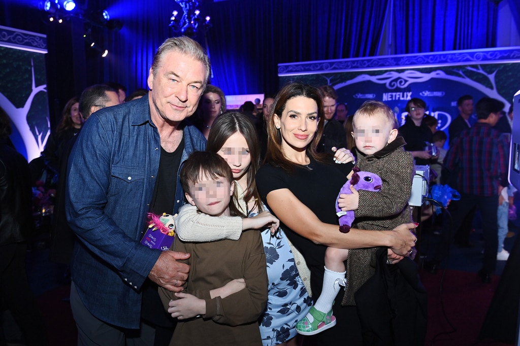 Alec e Hilaria Baldwin con sus hijos