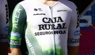 Caja Rural-Seguros RGA desvela su renovado equipo para la temporada 2026